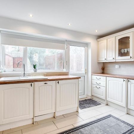 Liverpool Home With Free Parking West Derby Экстерьер фото