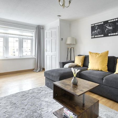 Liverpool Home With Free Parking West Derby Экстерьер фото