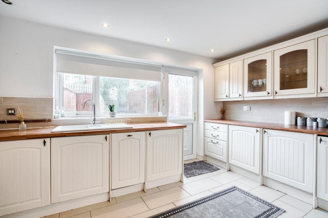 Liverpool Home With Free Parking West Derby Экстерьер фото