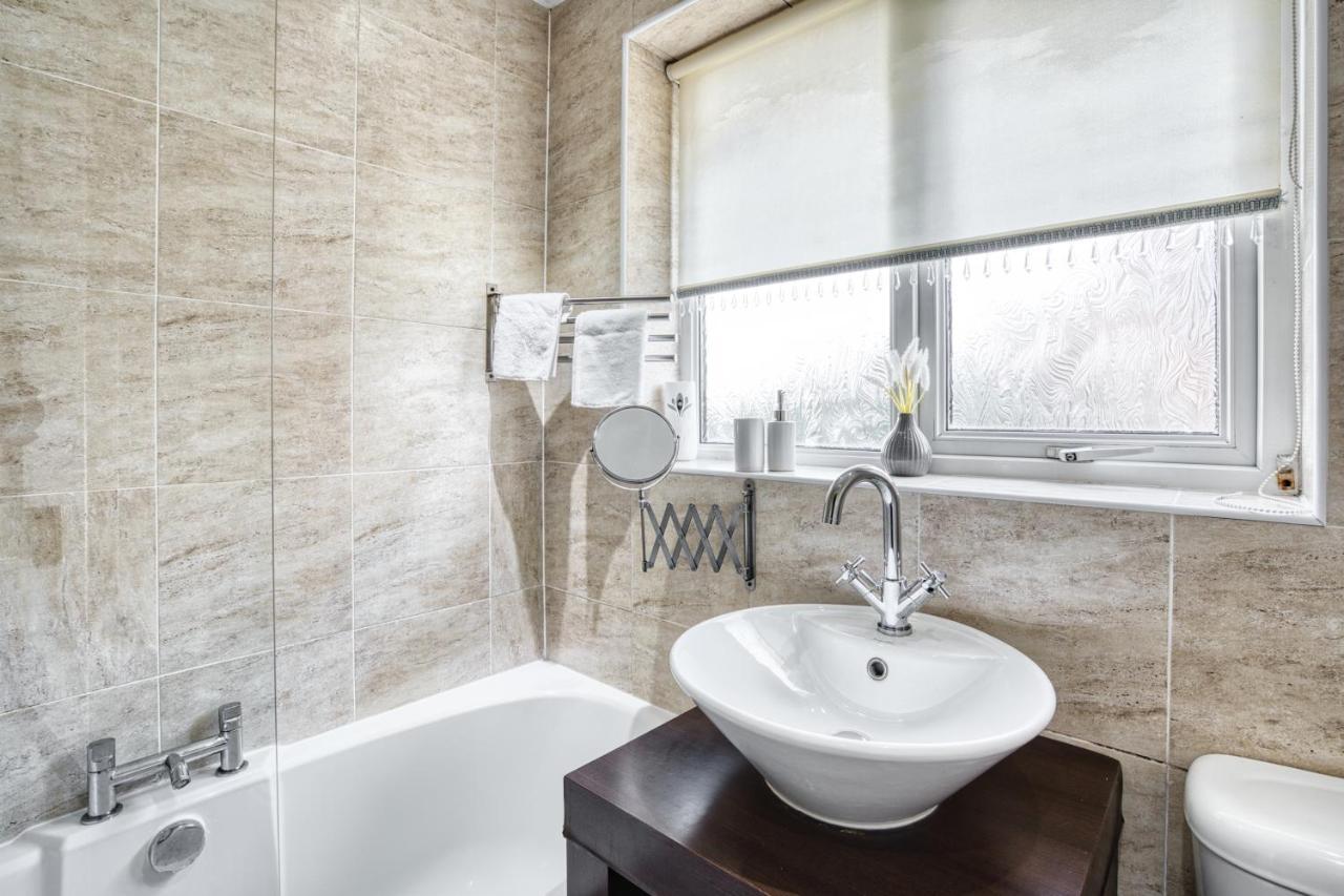 Liverpool Home With Free Parking West Derby Экстерьер фото
