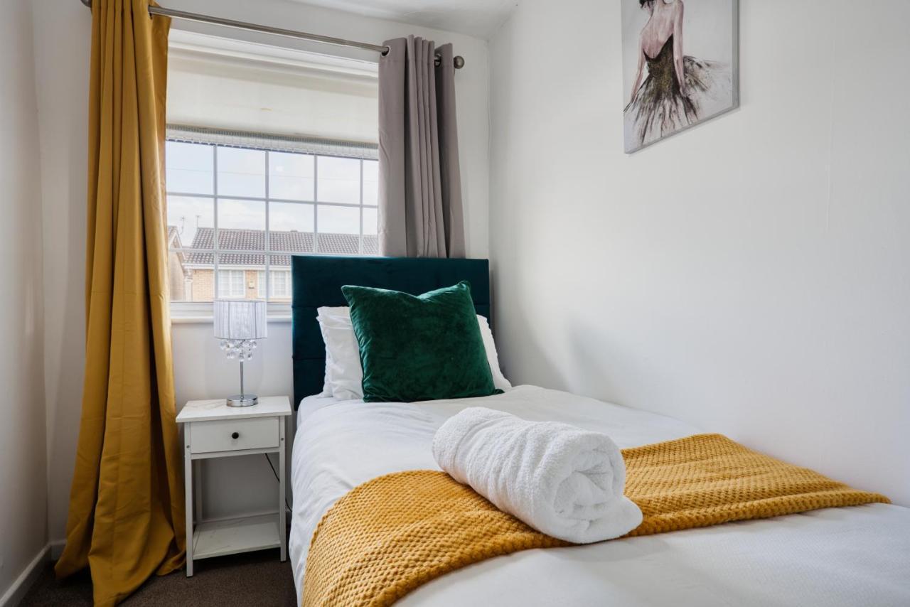 Liverpool Home With Free Parking West Derby Экстерьер фото