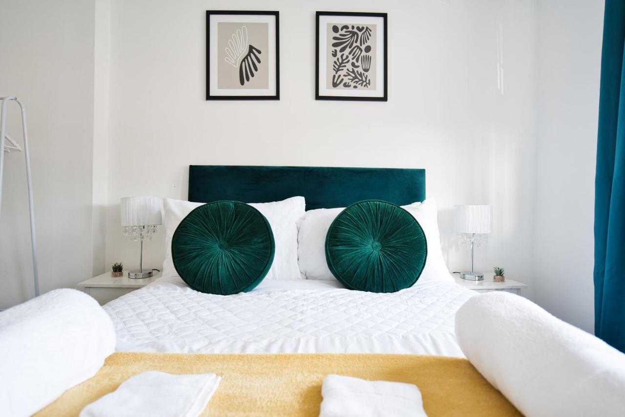Liverpool Home With Free Parking West Derby Экстерьер фото