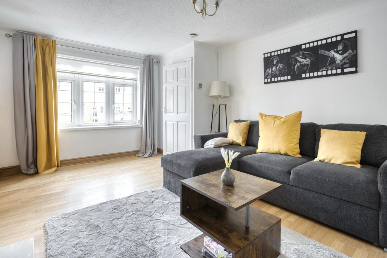 Liverpool Home With Free Parking West Derby Экстерьер фото
