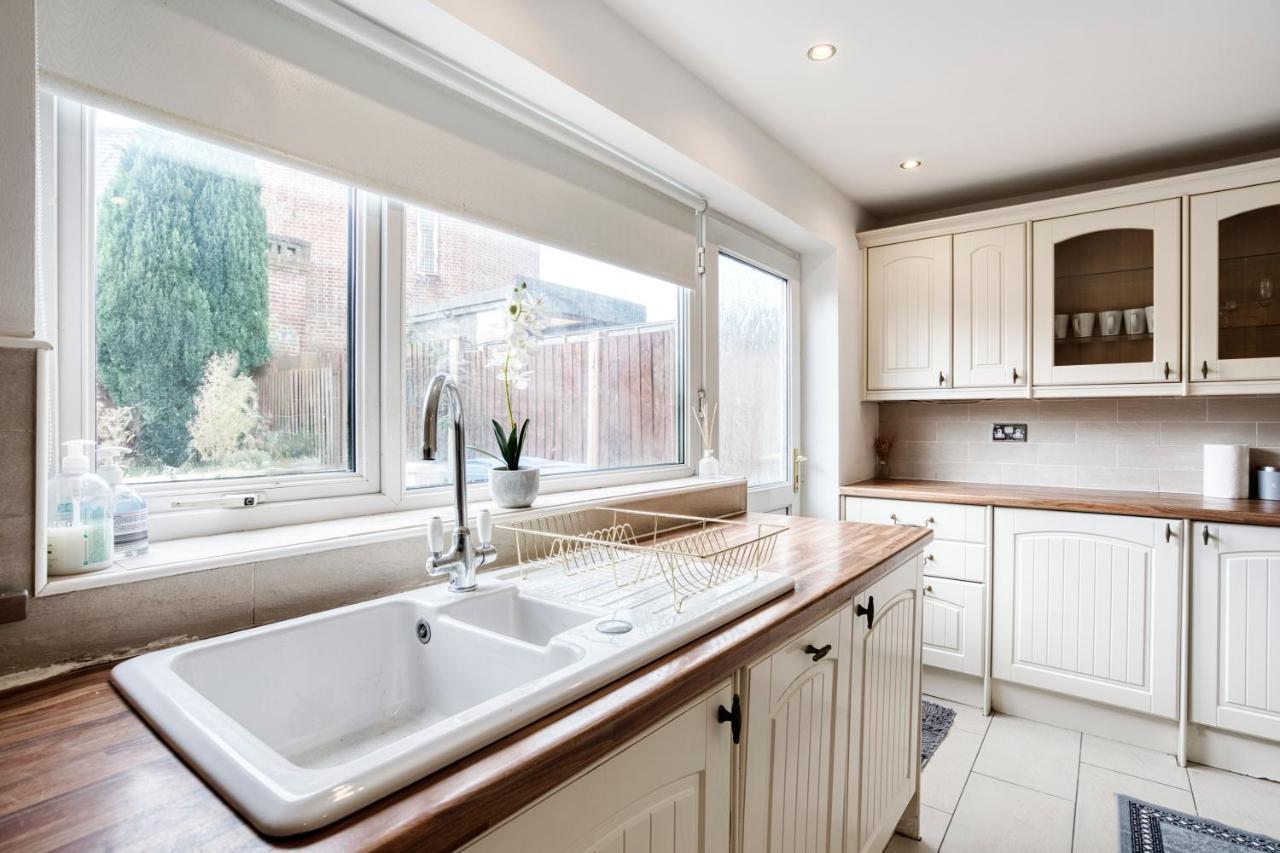 Liverpool Home With Free Parking West Derby Экстерьер фото