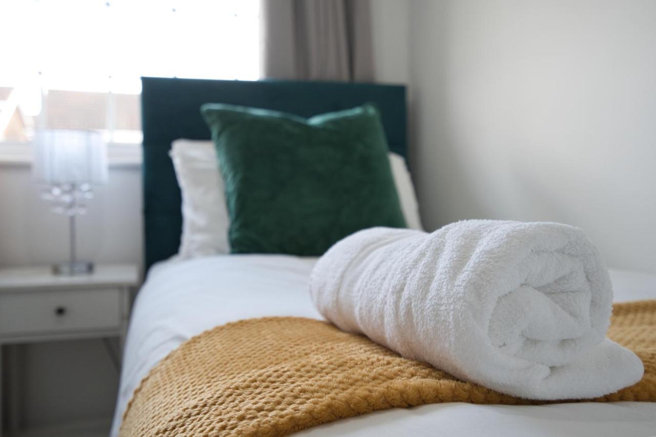 Liverpool Home With Free Parking West Derby Экстерьер фото
