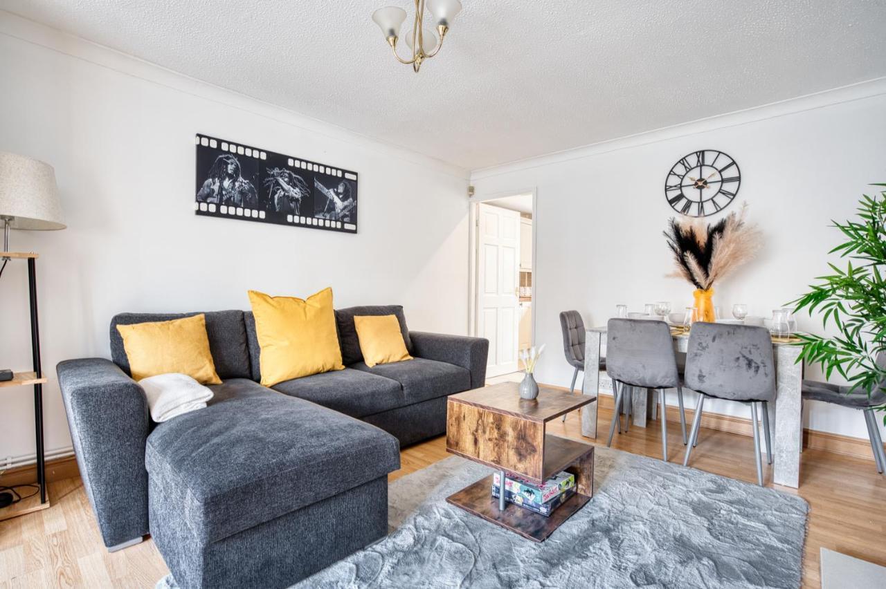 Liverpool Home With Free Parking West Derby Экстерьер фото