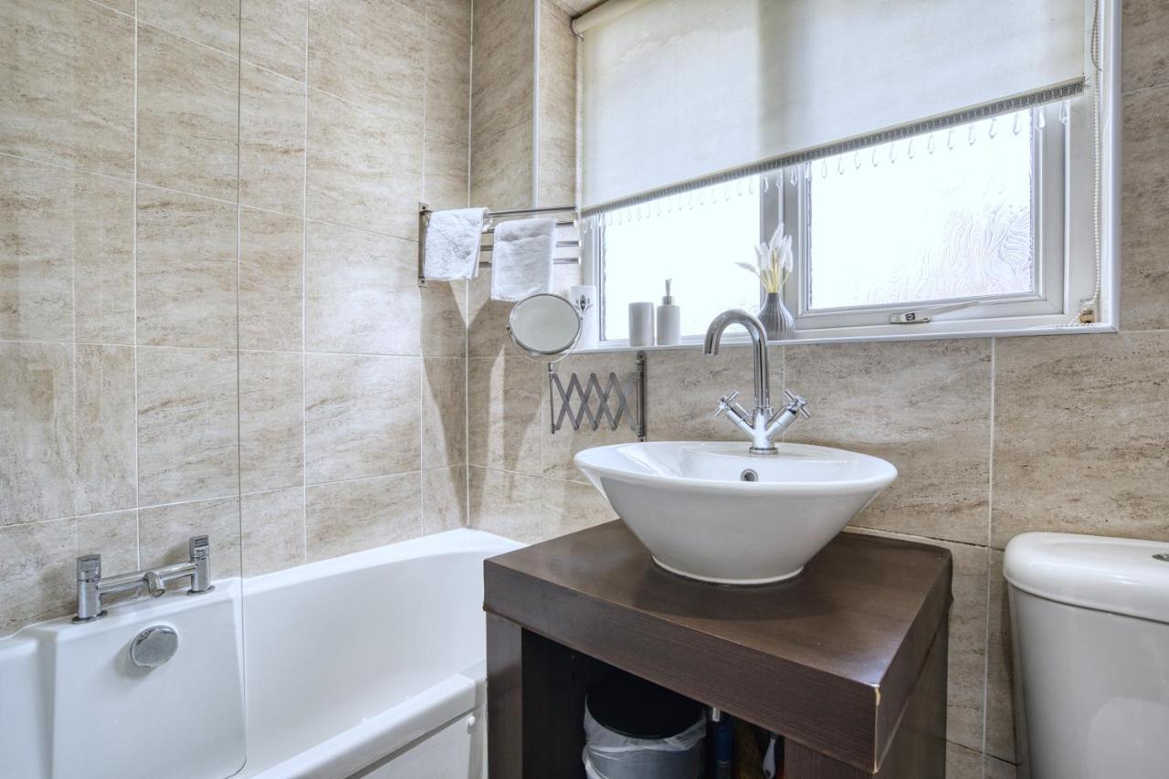 Liverpool Home With Free Parking West Derby Экстерьер фото